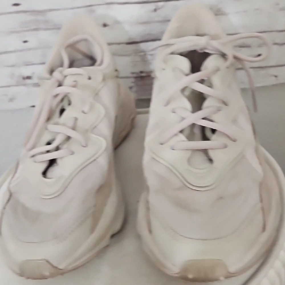 adidas Ozweego Sneakers in Beige and Cream - Picture 5 of 6
